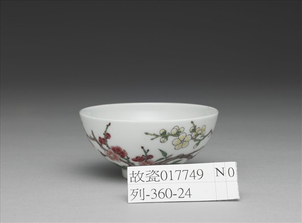 琺瑯彩梅竹先春圖杯