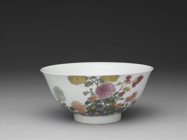 琺瑯彩菊花紋碗