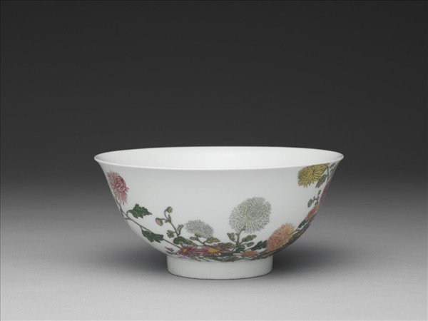 琺瑯彩菊花紋碗