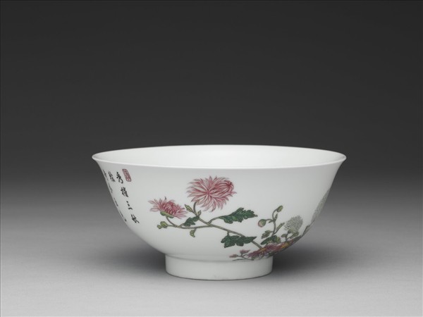 琺瑯彩菊花紋碗