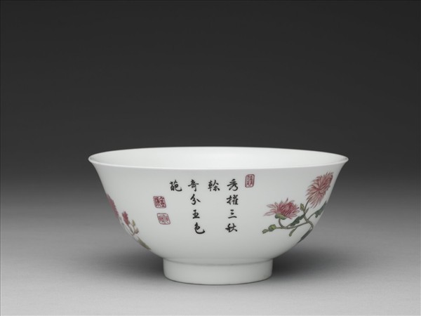 琺瑯彩菊花紋碗