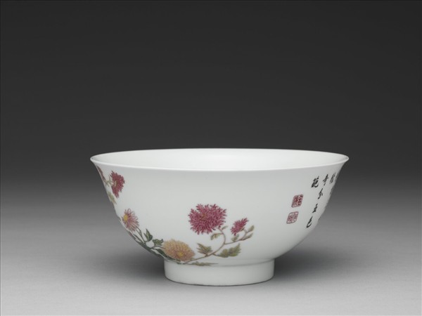 琺瑯彩菊花紋碗