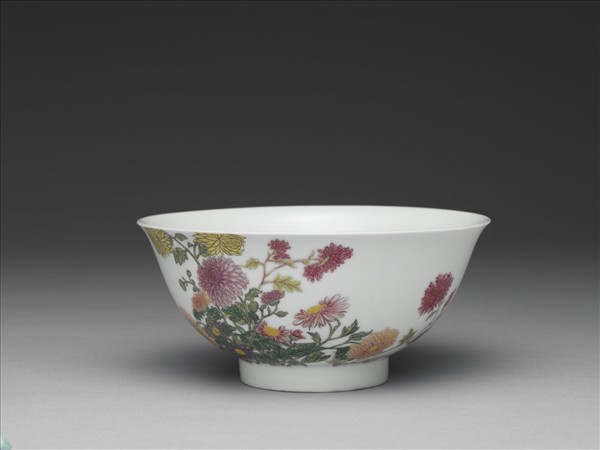 琺瑯彩菊花紋碗