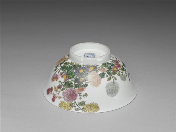 琺瑯彩菊花紋碗