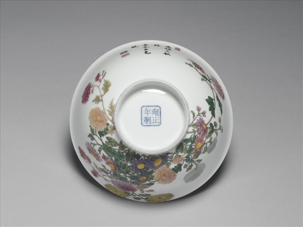 琺瑯彩菊花紋碗