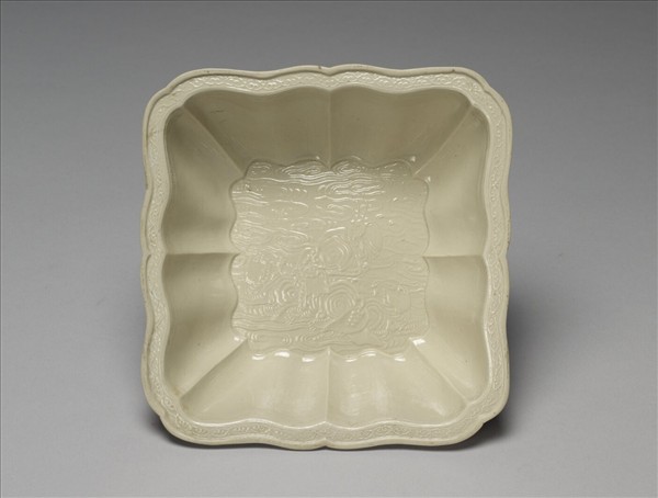 白瓷印花天祿流雲方洗