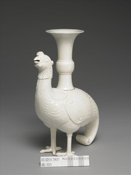  仿定瑩白天雞尊