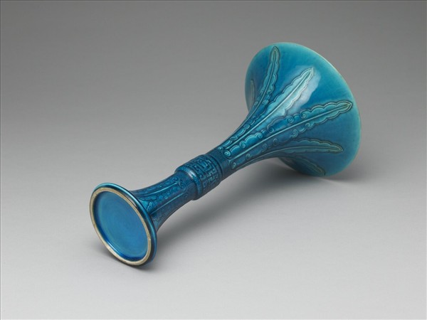 孔雀藍釉錐拱蕉葉夔紋觚