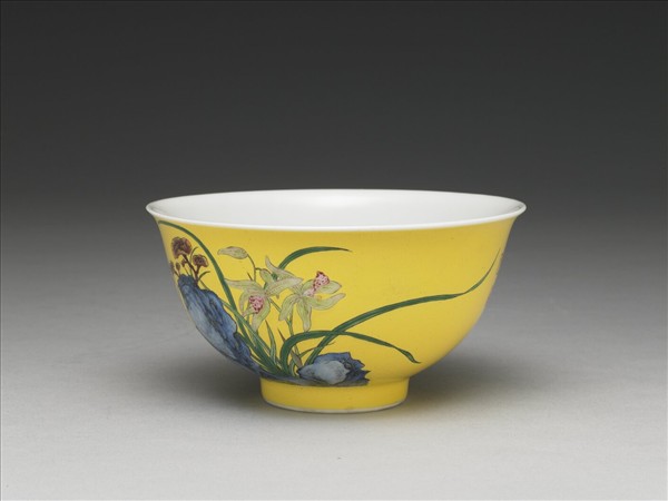 琺瑯彩黃地芝蘭祝壽碗