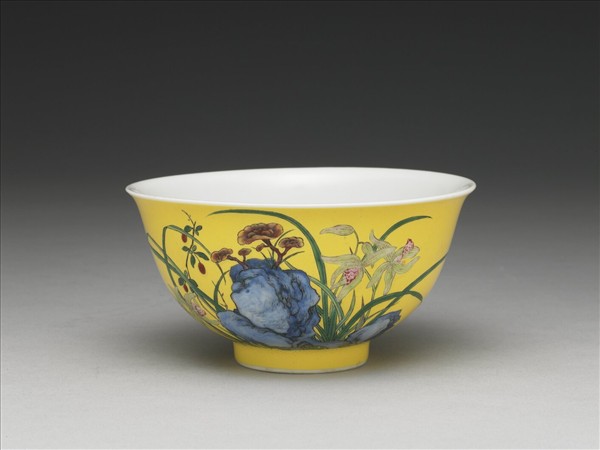 琺瑯彩黃地芝蘭祝壽碗