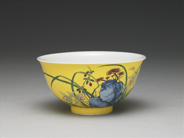 琺瑯彩黃地芝蘭祝壽碗