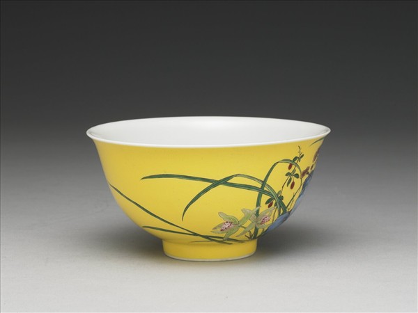 琺瑯彩黃地芝蘭祝壽碗