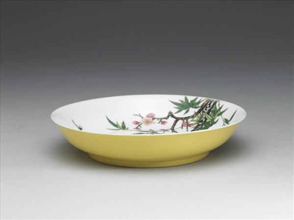 琺瑯彩黃地梅竹先春圖盤