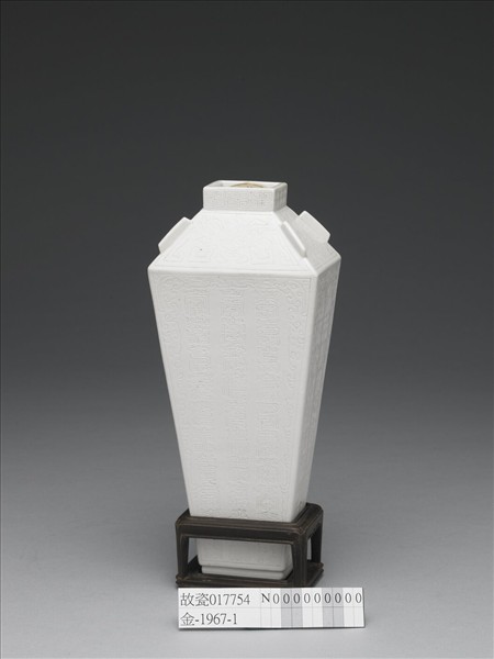 白瓷百壽紋方瓶