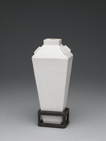 白瓷百壽紋方瓶