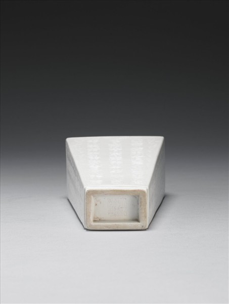 白瓷百壽紋方瓶