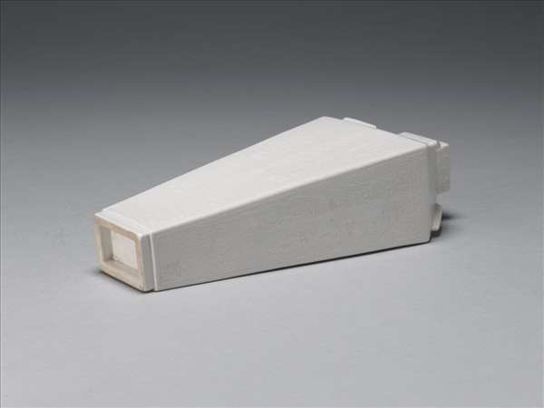 白瓷百壽紋方瓶