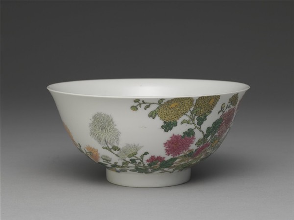 琺瑯彩菊花紋碗