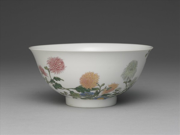 琺瑯彩菊花紋碗