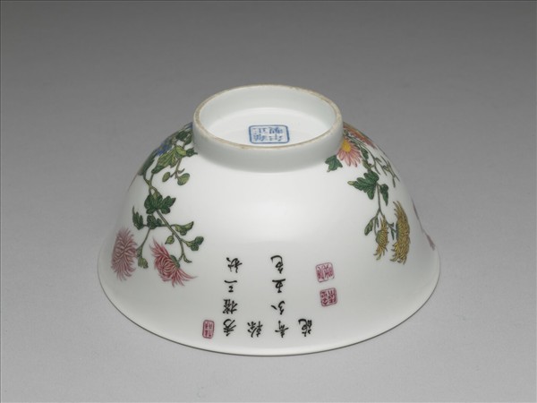 琺瑯彩菊花紋碗