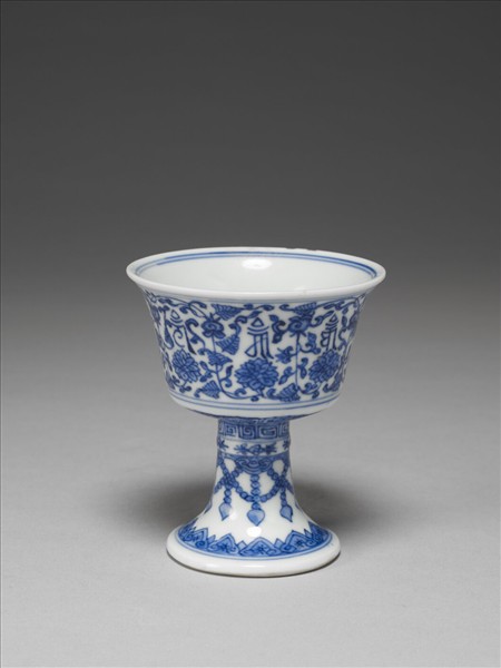 青花番蓮高足杯