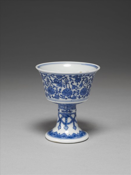 青花番蓮高足杯