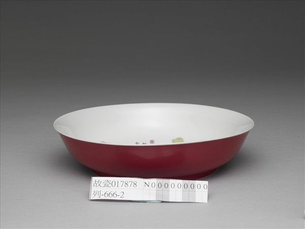 琺瑯彩紅地山水樓閣盤