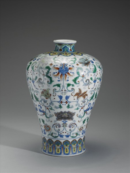 鬥彩四季花卉紋梅瓶