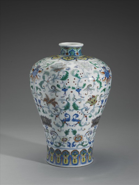 鬥彩四季花卉紋梅瓶