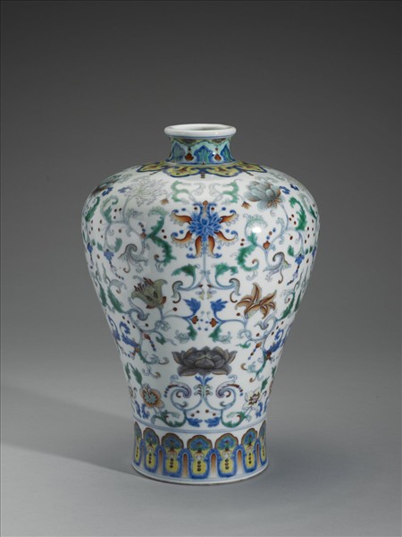 鬥彩四季花卉紋梅瓶