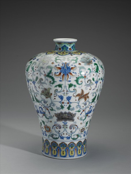 鬥彩四季花卉紋梅瓶