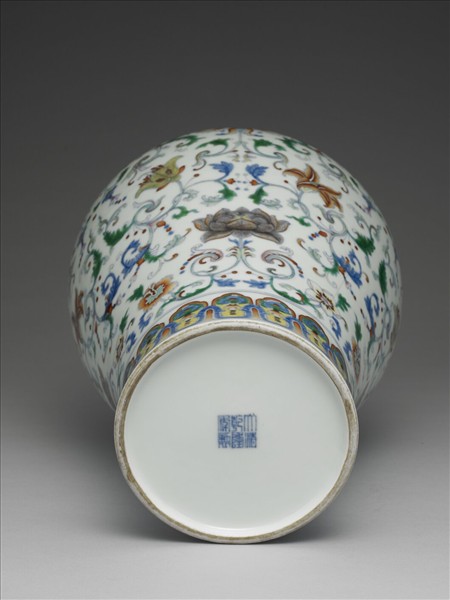 鬥彩四季花卉紋梅瓶