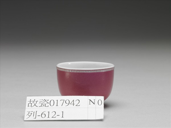 琺瑯彩洋紅地月季杯