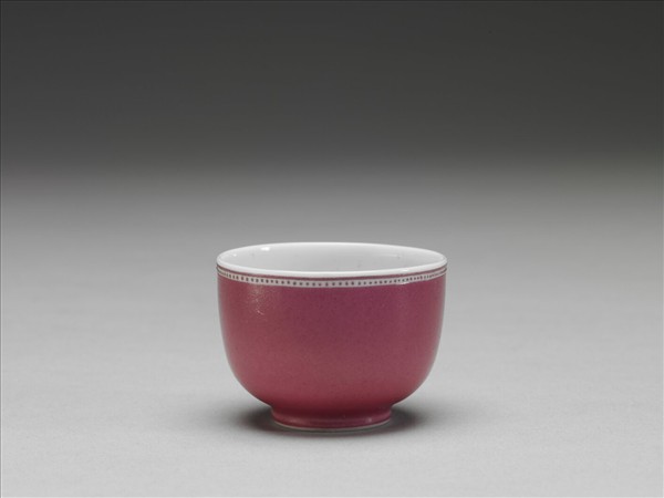 琺瑯彩洋紅地月季杯