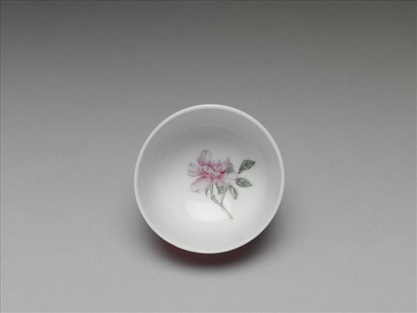 琺瑯彩洋紅地月季杯