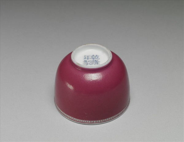 琺瑯彩洋紅地月季杯