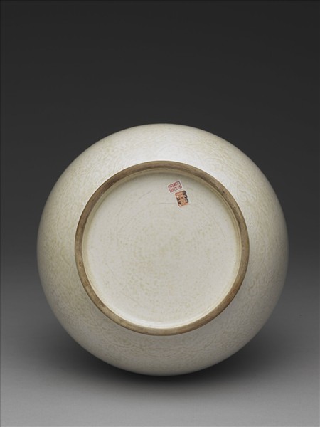 白瓷龍鳳紋玉壺春瓶