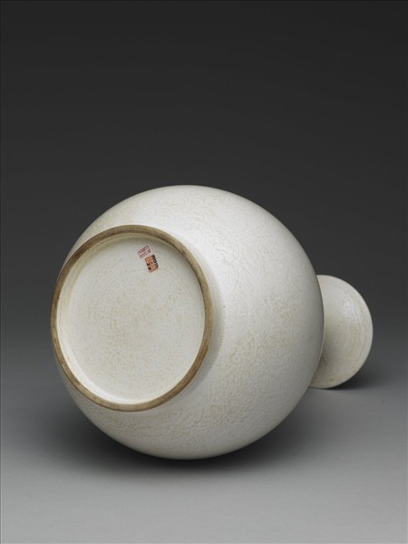 白瓷龍鳳紋玉壺春瓶