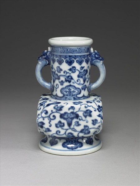 青花牽牛花紋獸耳折方瓶