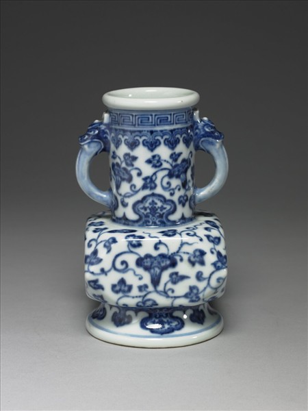 青花牽牛花紋獸耳折方瓶