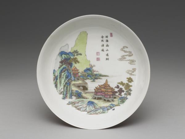 琺瑯彩紅地山水樓閣盤
