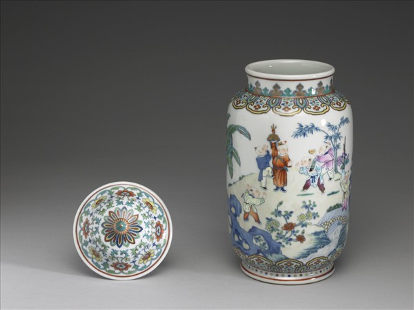 鬥彩嬰戲圖蓋罐