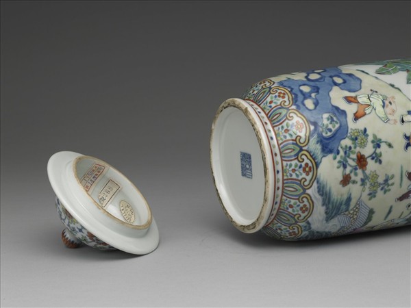 鬥彩嬰戲圖蓋罐