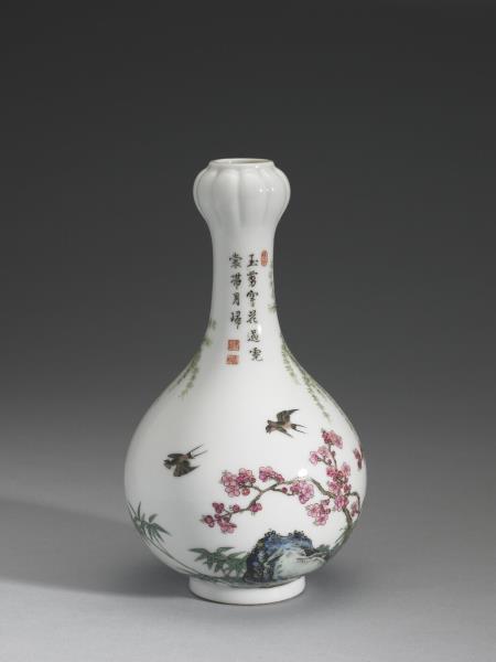 琺瑯彩桃柳爭春蒜頭瓶