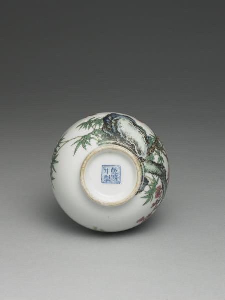 琺瑯彩桃柳爭春蒜頭瓶