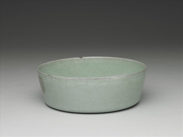 官窯 青瓷圓洗(「正庵」銘)