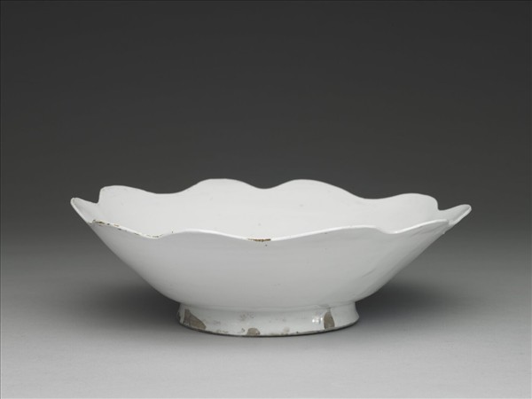 白瓷「官」字花式碗