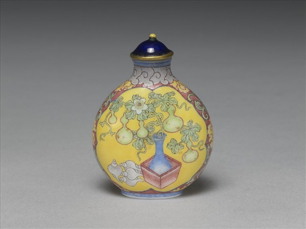 玻璃胎畫琺瑯花卉紋鼻煙壺