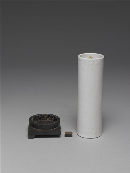 定窯 白瓷劃花雙鳳紋花插