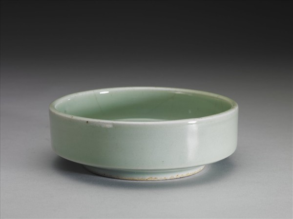 青瓷折枝花卉紋圓洗